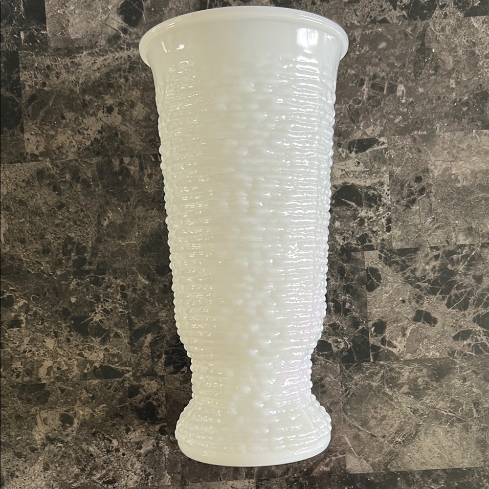 Napco Elegant White Textured Vase 9 1/2